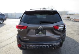 2019 Toyota Highlander - Image 12