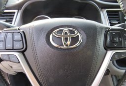 2019 Toyota Highlander - Image 30