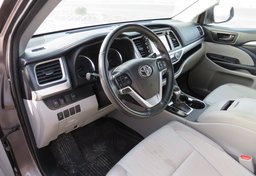2019 Toyota Highlander - Image 21