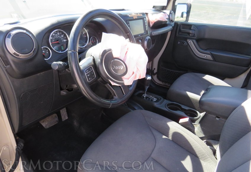 2016 Jeep Wrangler Unlimited - Image 12