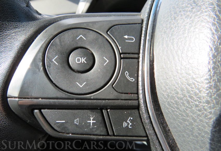 2019 Toyota Camry - Image 32