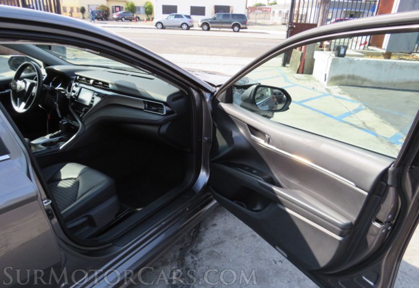 2019 Toyota Camry - Image 20