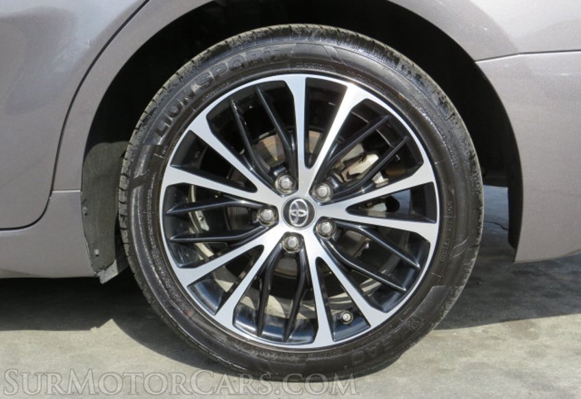 2019 Toyota Camry - Image 16