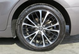 2019 Toyota Camry - Image 16