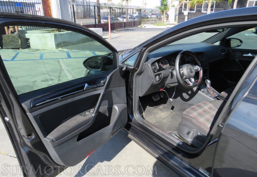 2017 Volkswagen Golf GTI - Image 19
