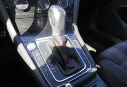 2017 Volkswagen Golf GTI - Image 45
