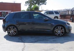 2017 Volkswagen Golf GTI - Image 11