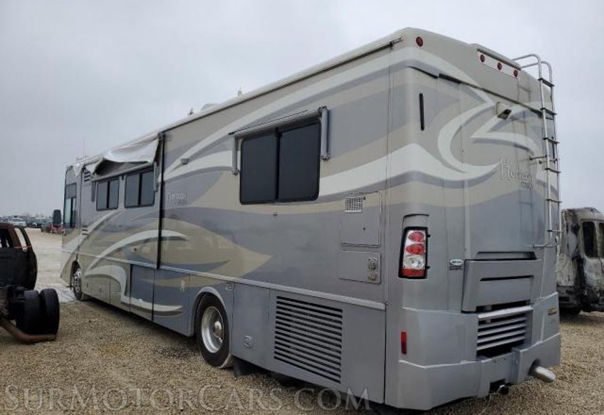 2007 Freightliner XCF Chassis - Image 3