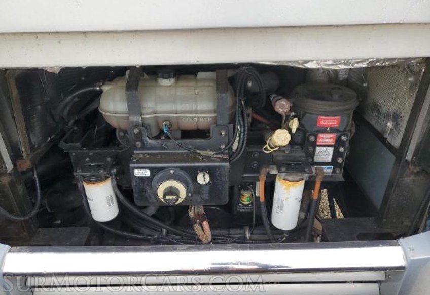 2007 Freightliner XCF Chassis - Image 10