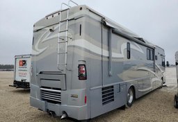 2007 Freightliner XCF Chassis - Image 4