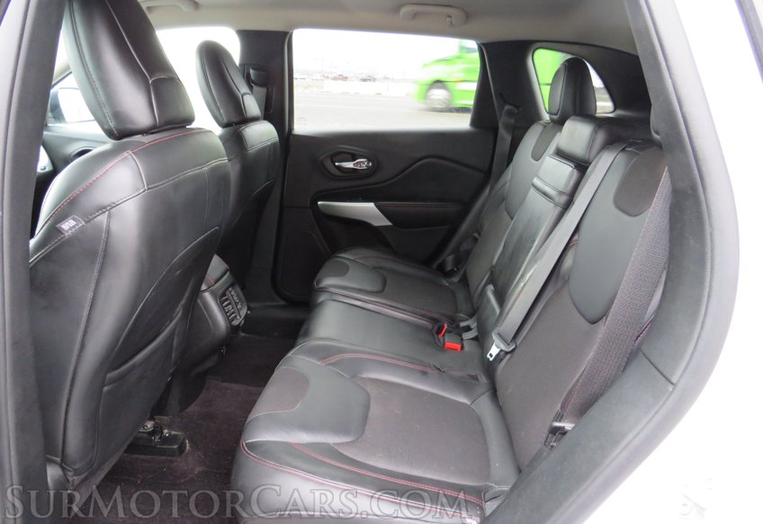 2018 Jeep Cherokee - Image 32