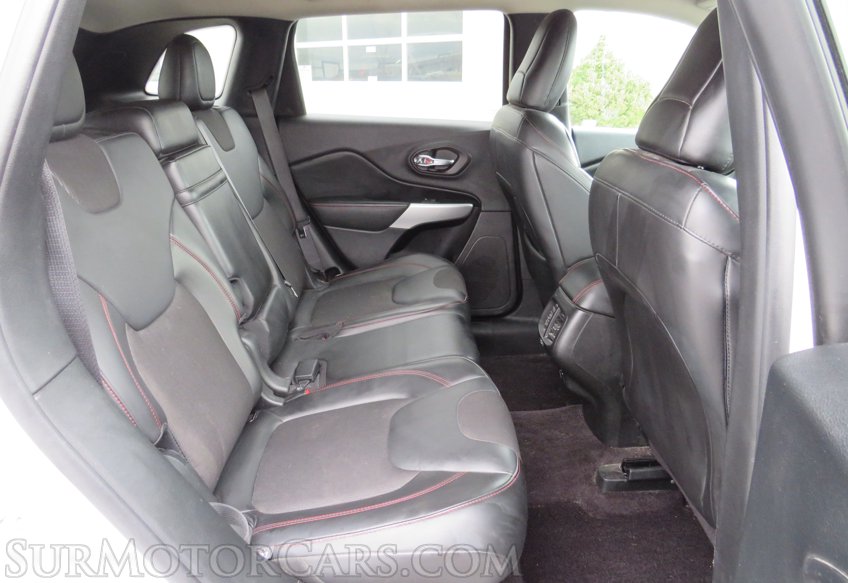 2018 Jeep Cherokee - Image 30