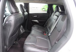 2018 Jeep Cherokee - Image 32