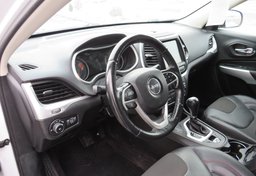 2018 Jeep Cherokee - Image 25