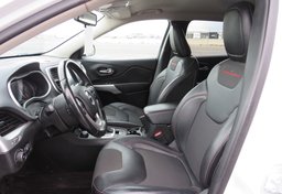 2018 Jeep Cherokee - Image 28