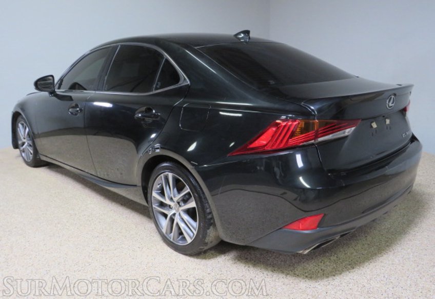 2020 Lexus IS 300 - Image 5