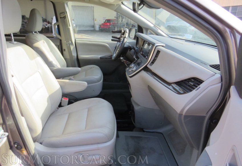 2018 Toyota Sienna - Image 26