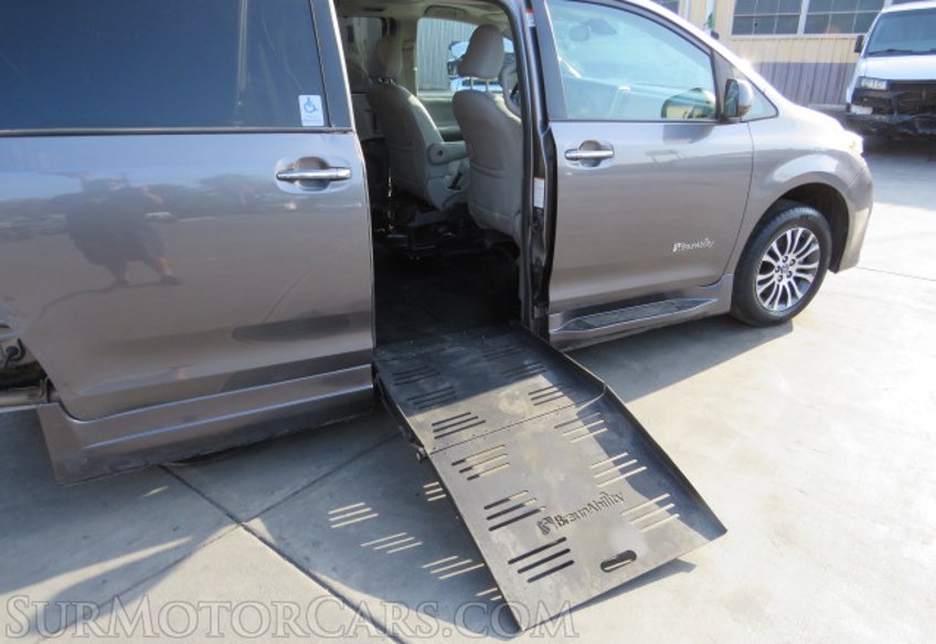 2018 Toyota Sienna - Image 14