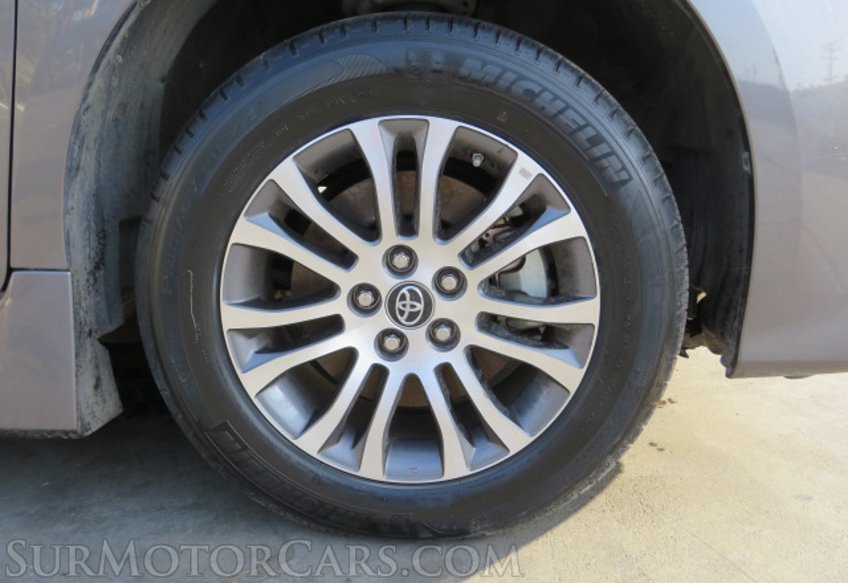 2018 Toyota Sienna - Image 11