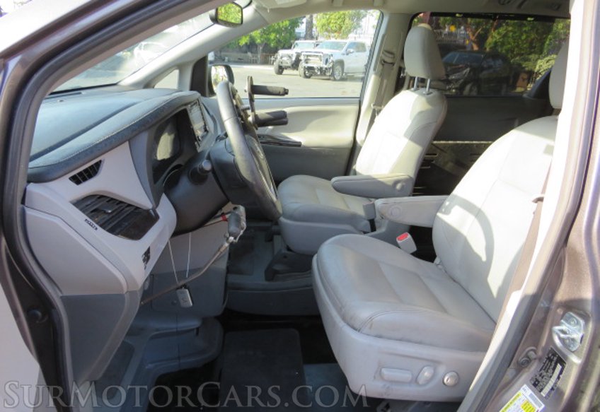 2018 Toyota Sienna - Image 27