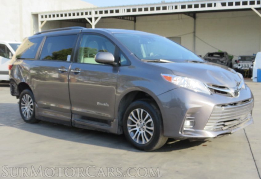 2018 Toyota Sienna - Image 4