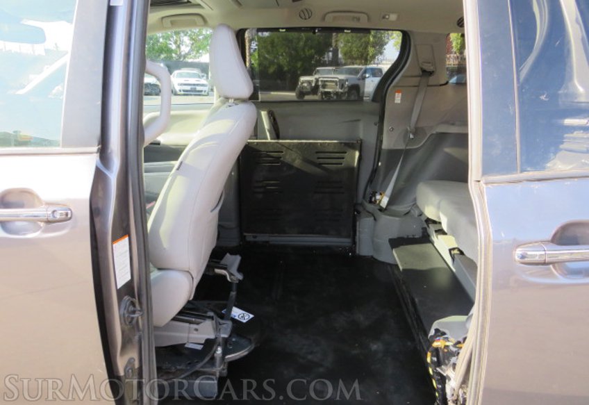2018 Toyota Sienna - Image 30