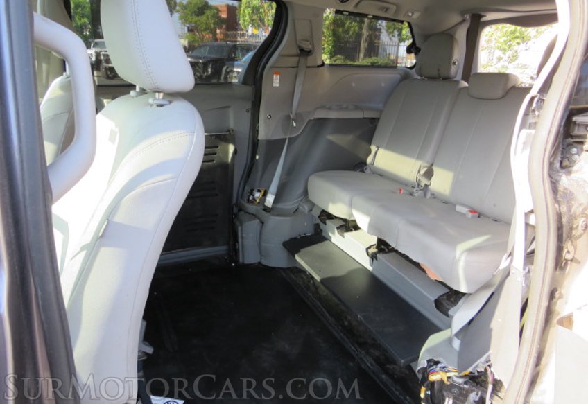 2018 Toyota Sienna - Image 33