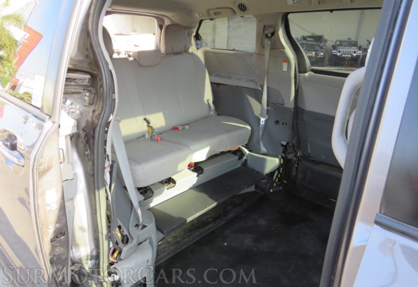 2018 Toyota Sienna - Image 34