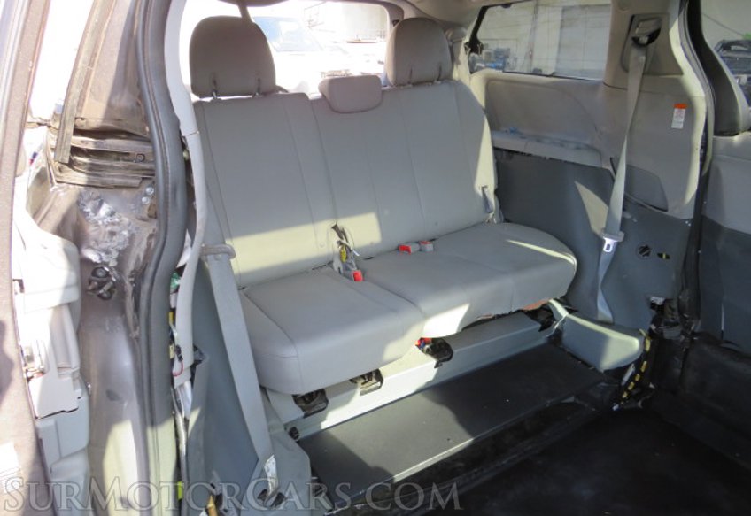 2018 Toyota Sienna - Image 32