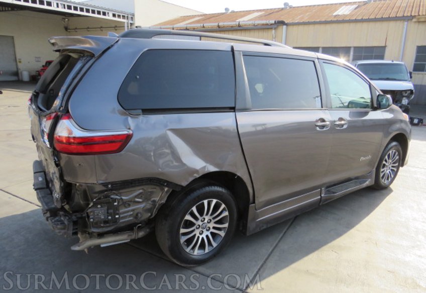 2018 Toyota Sienna - Image 9