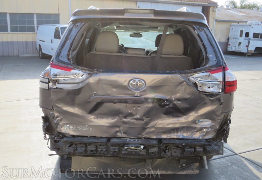 2018 Toyota Sienna - Image 12