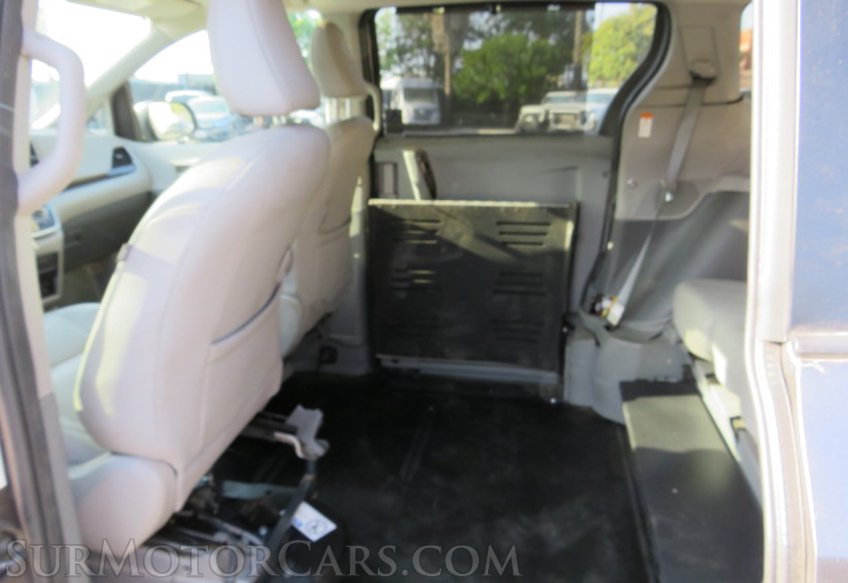 2018 Toyota Sienna - Image 31