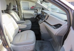 2018 Toyota Sienna - Image 26