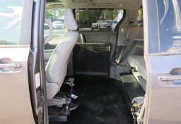 2018 Toyota Sienna - Image 30