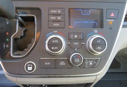 2018 Toyota Sienna - Image 44