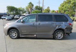 2018 Toyota Sienna - Image 5