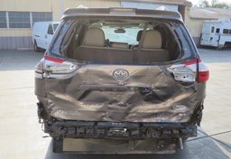 2018 Toyota Sienna - Image 12
