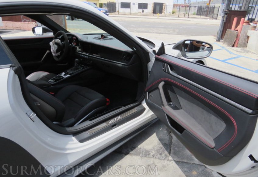 2022 Porsche 911 - Image 25