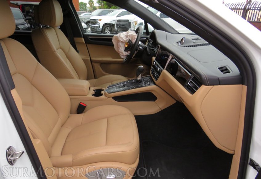 2021 Porsche Macan - Image 24