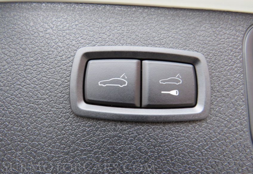 2021 Porsche Macan - Image 36