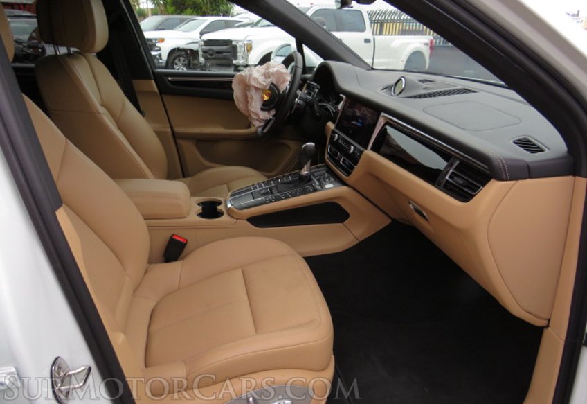 2021 Porsche Macan - Image 26