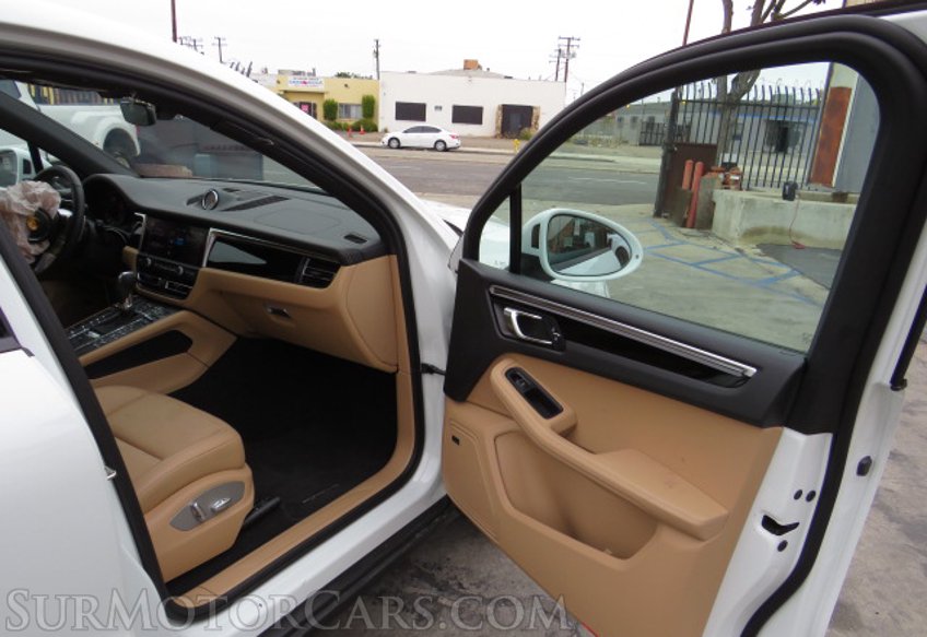 2021 Porsche Macan - Image 20