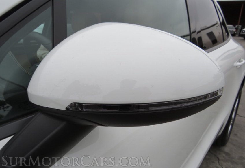 2021 Porsche Macan - Image 16