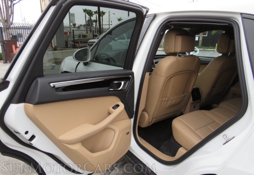 2021 Porsche Macan - Image 21