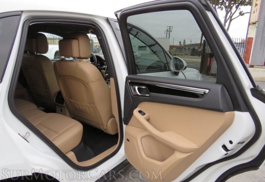 2021 Porsche Macan - Image 22