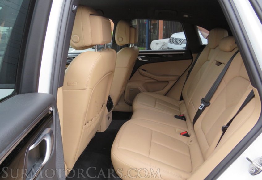 2021 Porsche Macan - Image 29