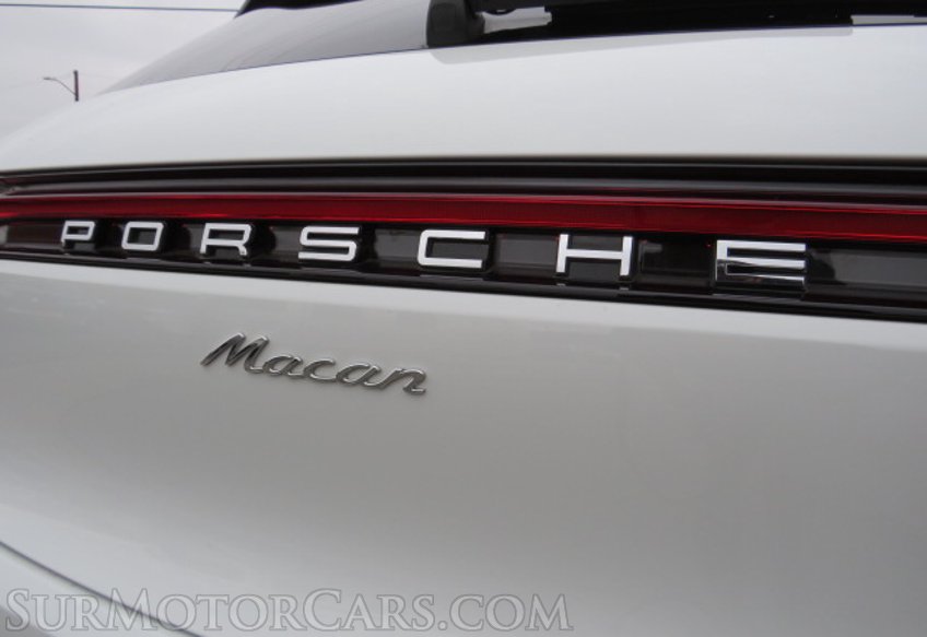 2021 Porsche Macan - Image 18
