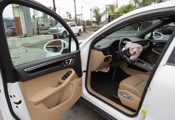 2021 Porsche Macan - Image 19