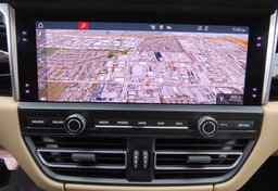 2021 Porsche Macan - Image 41