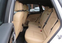 2021 Porsche Macan - Image 27